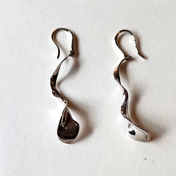 Tiffany & Co. Earrings - Picture 2 of 6